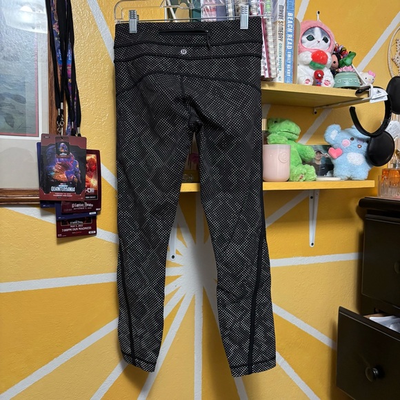 Lululemon Pace Tight Full-On Luxtreme Lights Out
Black Ravish Reptile Silver - Picture 8 of 11